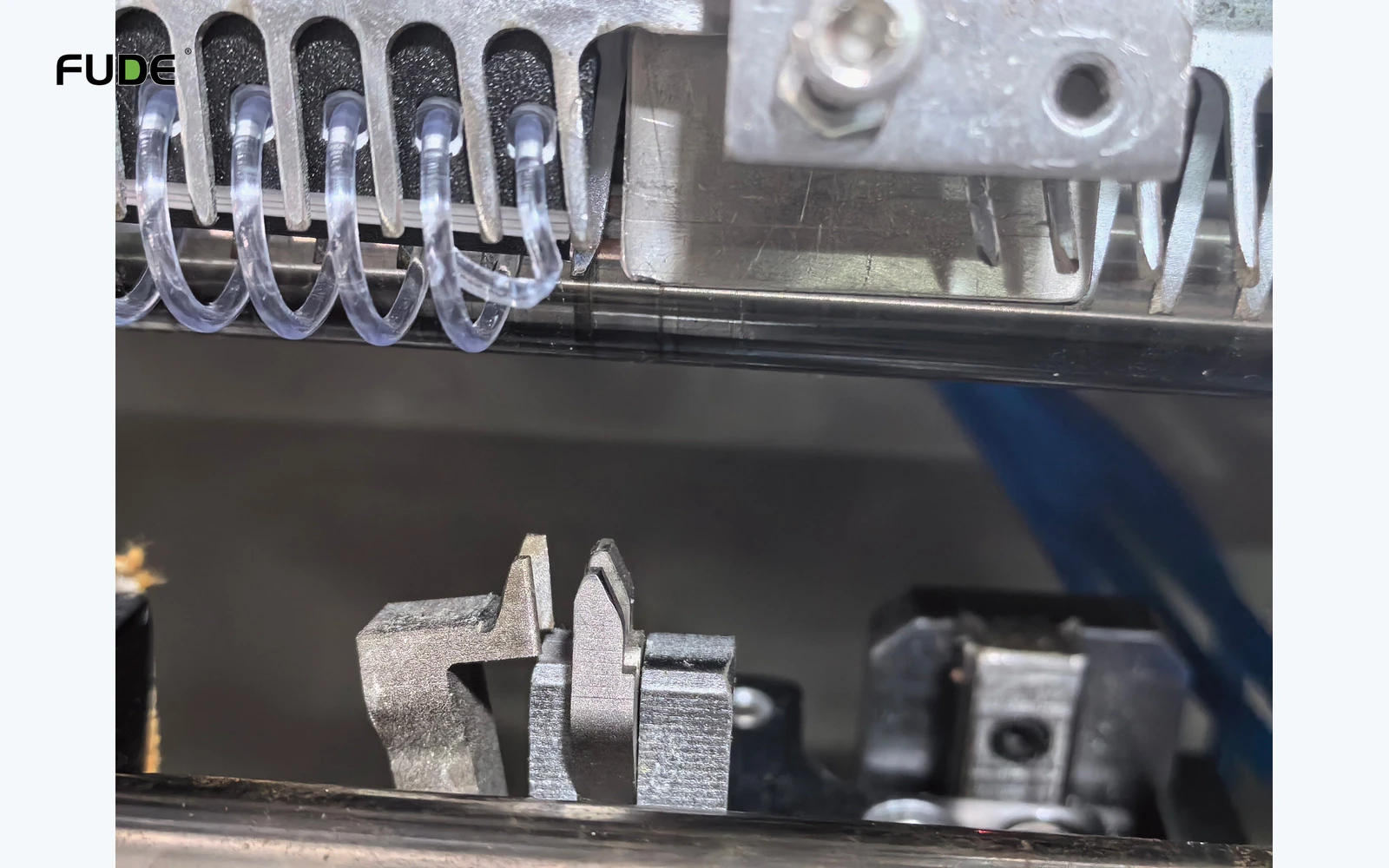 PSB-350 cutting and closing area
